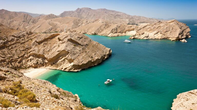 honeymoon shows, musandam bannerhead desert meets sea